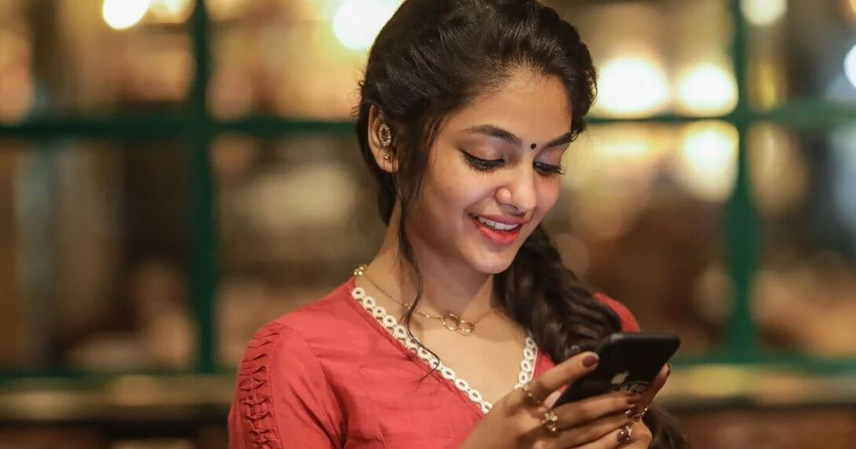 ഗൗരവത്തോടെ തന്നെയാണ് അതും.. എന്നിട്ടും ആ ചോദ്യം ഉള്ളിലേക്ക് ചെല്ലുന്നത് ഒരു തണുപ്പും കൊണ്ടാണ്..