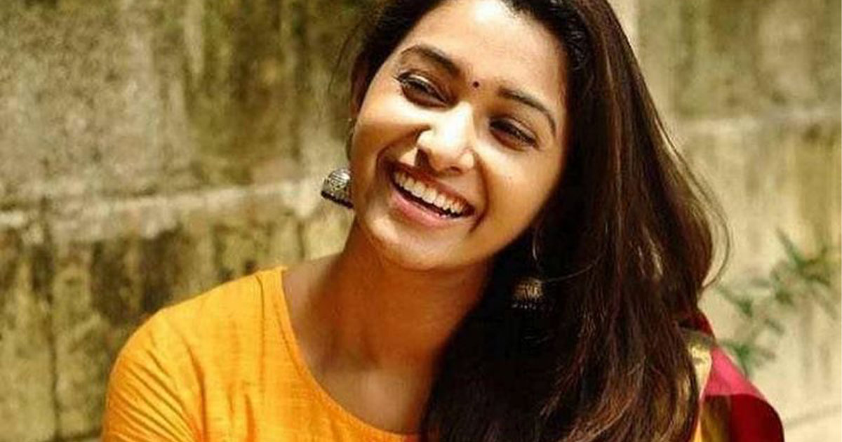 തനിക്കൊന്നു മനസ്സ് തുറന്ന് സംസാരിക്കാനോ തന്നെ കുറിച്ചറിയാനോ ആർക്കും താല്പര്യമില്ലെന്ന ചിന്ത അവനെ എന്നത്തേയും പോലെ വേദനിപ്പിച്ചു കൊണ്ടിരുന്നു…